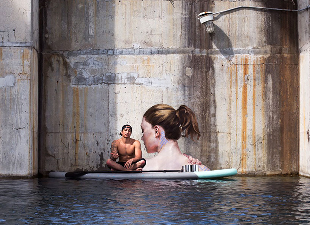 hula-paints-hyper-realistic-bathing-ladies-from-his-surfboard-designboom-06