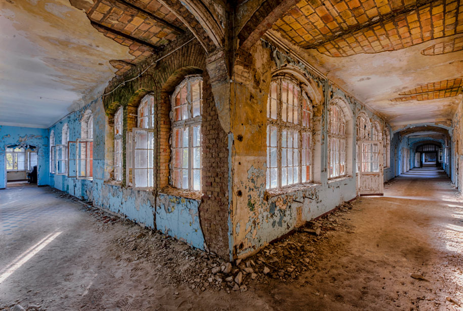 abandoned-decaying-buildings-europe-photography-christian-richter-1