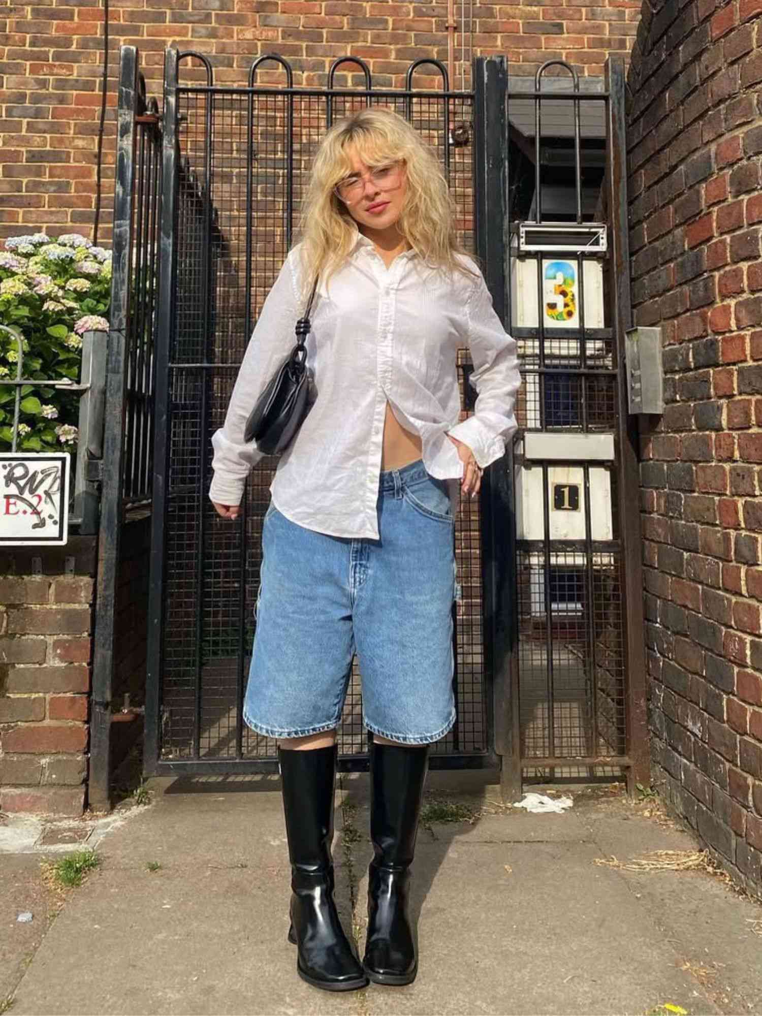 Τζιν βερμούδα outfit 2026