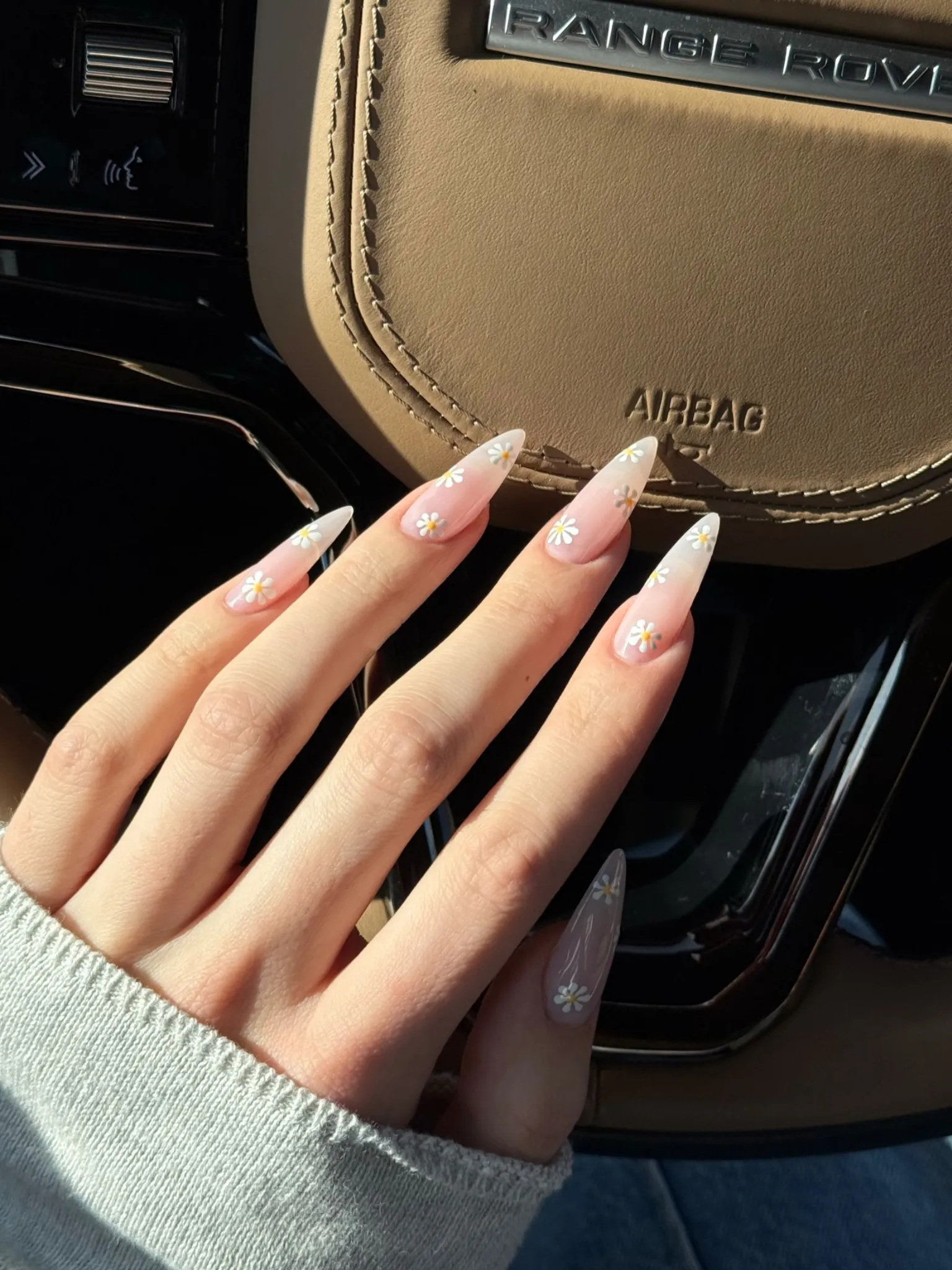 Floral nail art minimal καλοκαίρι 2026