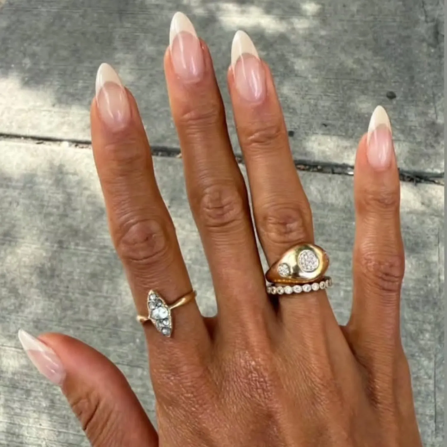BIAB nails με minimal σχέδιο