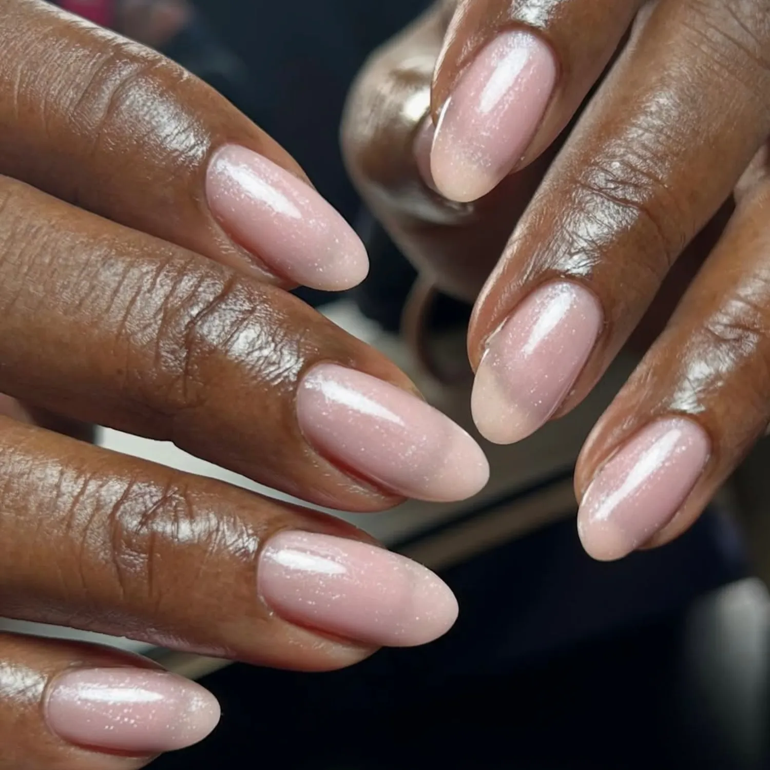BIAB nails σε ροζ shimmer απόχρωση