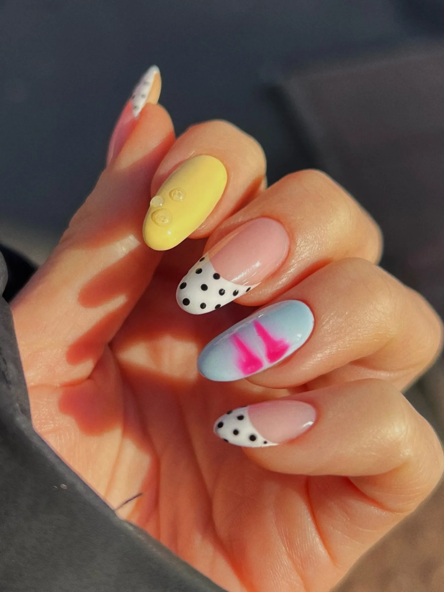 Bright summer nail art 2026