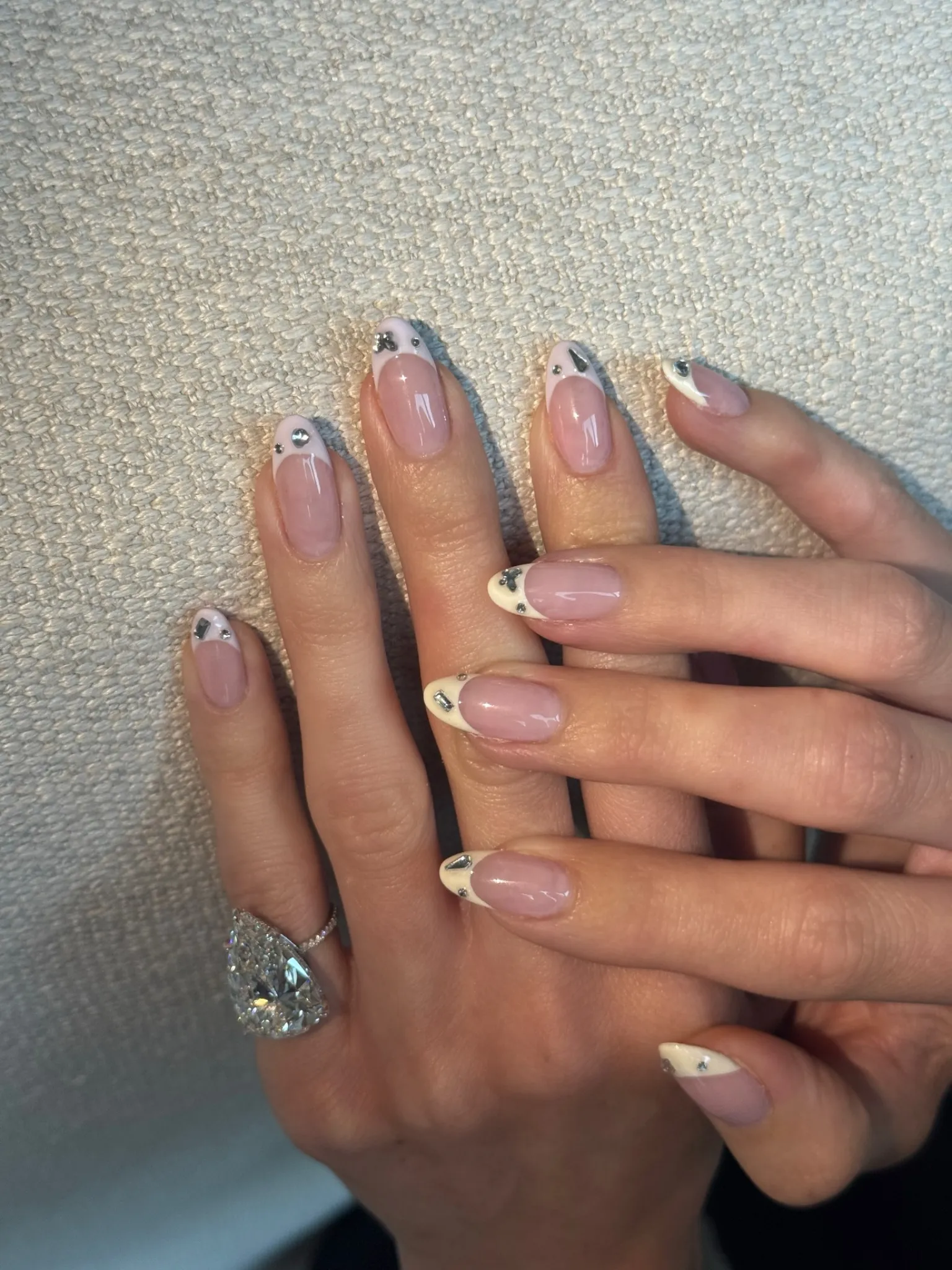 Embellished french tips νύχια 2026
