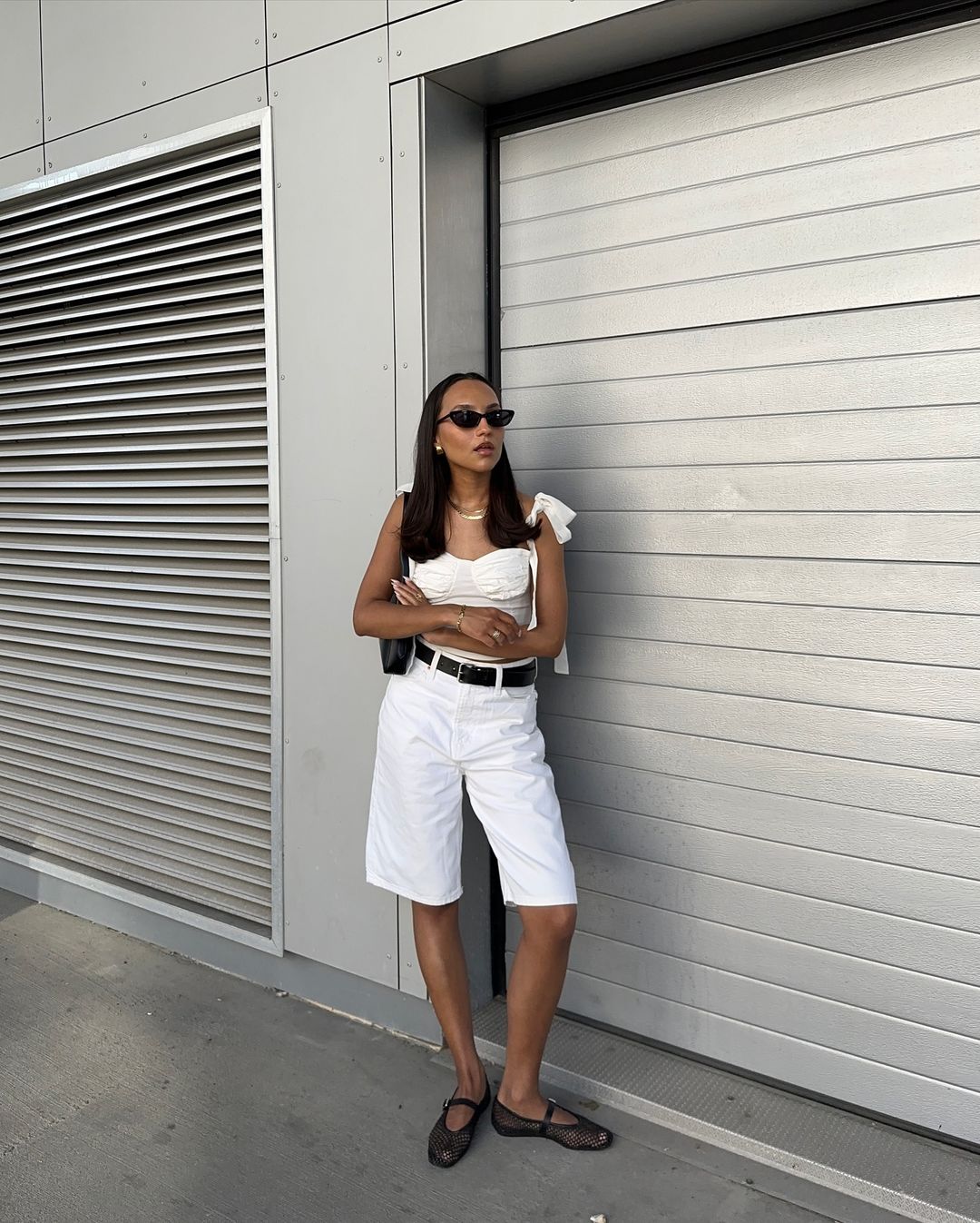 Λευκή βερμούδα outfit 2026