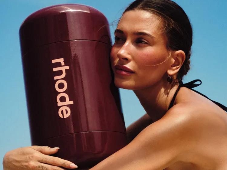 Rhode bronzer νέα καλοκαιρινή συλλογή Hailey Bieber